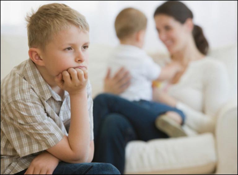Cha mẹ thiên vị con cái, gây tổn thương tâm lý trẻ thế nào? - Tâm Lý Học