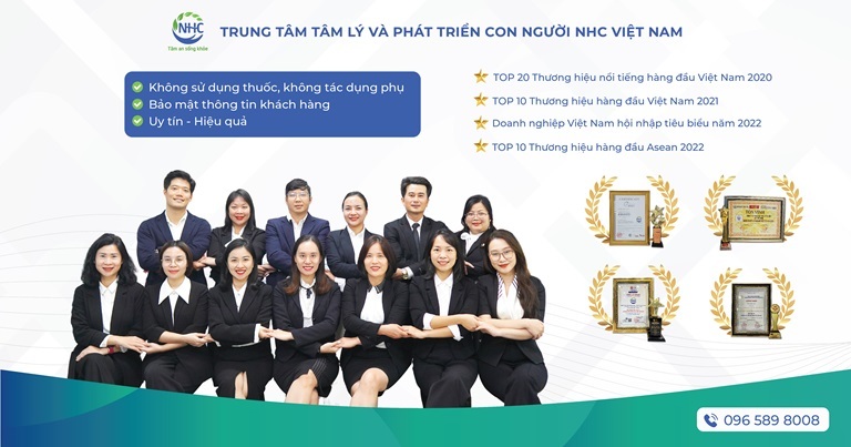 Chuyên gia và các cộng sự đã thành lập Trung tâm NHC Việt Nam nhằm giúp khách hàng vượt qua rào cản tâm lý và biết cách yêu thương bản thân