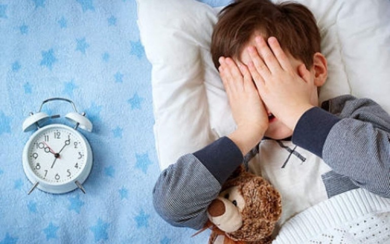 Nguyên nhân gây ra rối loạn giấc ngủ ở trẻ tự kỷ 