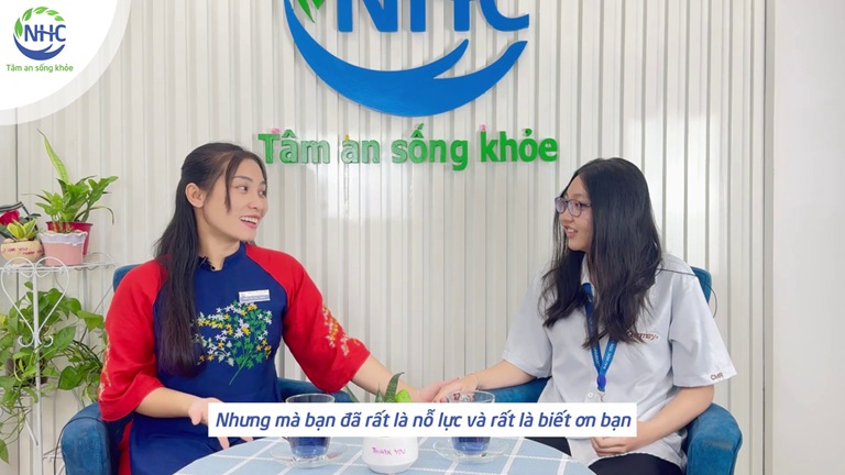 Chuyên gia Trần Thị Thùy Trang và khách hàng T.V