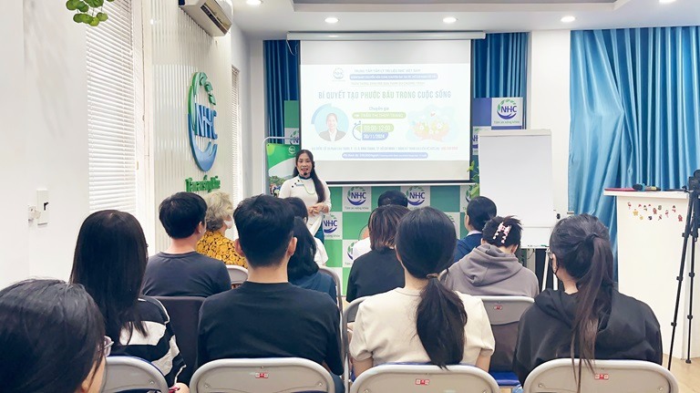 Chuyên gia Trần Thị Thùy Trang – lan tỏa năng lượng tích cực và yêu thương.