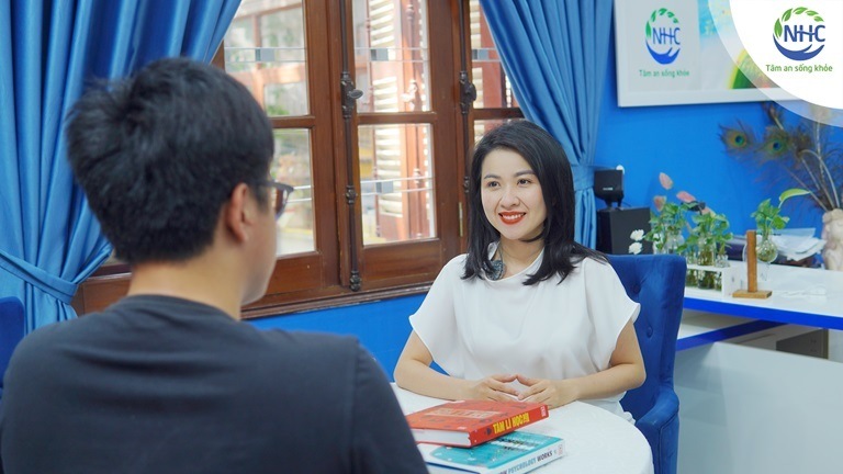 Tâm lý NHC tư vấn cách vượt qua khủng hoảng tuổi 20