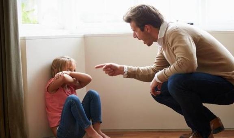 Những điều cần tránh khi con có biểu hiện tâm lý nhưng không chịu đi khám