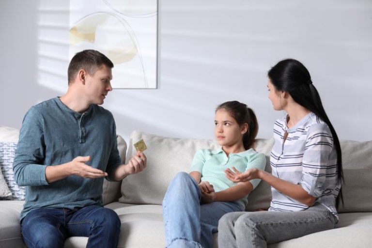 Cha mẹ nên làm gì khi con tuổi dậy thì khó bảo