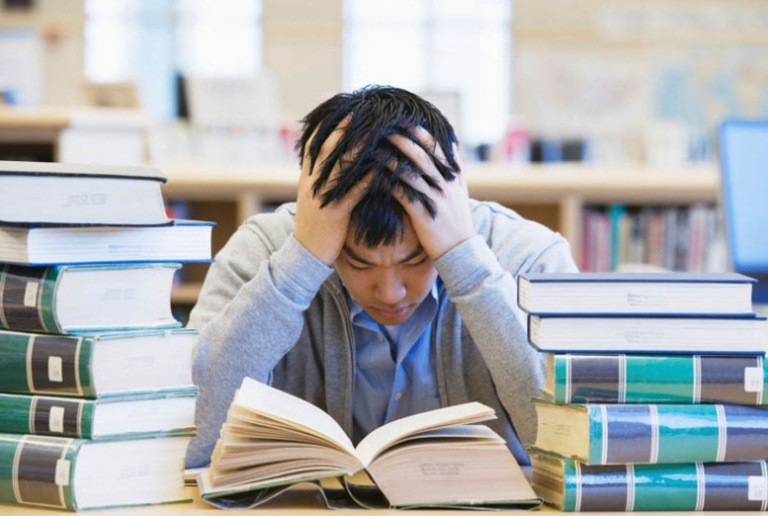 Làm gì khi con muốn bỏ học đại học