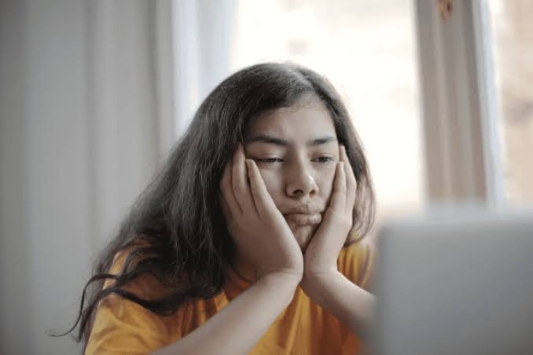 Dấu hiệu nhận biết tâm trạng buồn chán