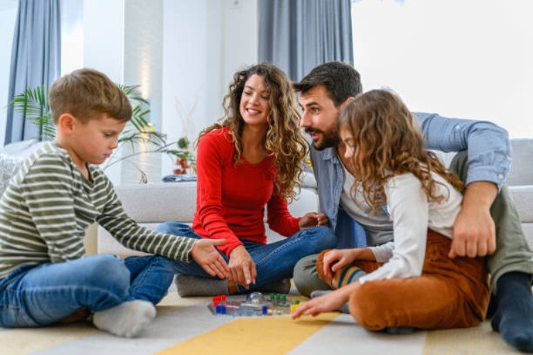 Lỡ đánh con và cách cha mẹ kết nối lại với trẻ bằng những tương tác tích cực